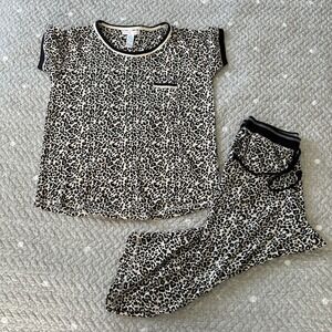 Pillow Talk Pajamas Medium Animal Print Soft Sleepwear Set Pocket Tee Capri